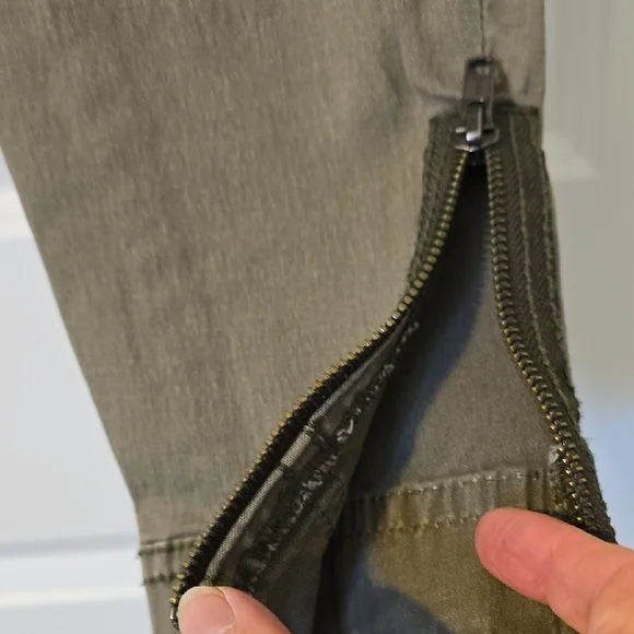 Express Olive Green Women's Cargo Pants. Size 00 Low Rise Fit - Picture 12 of 16